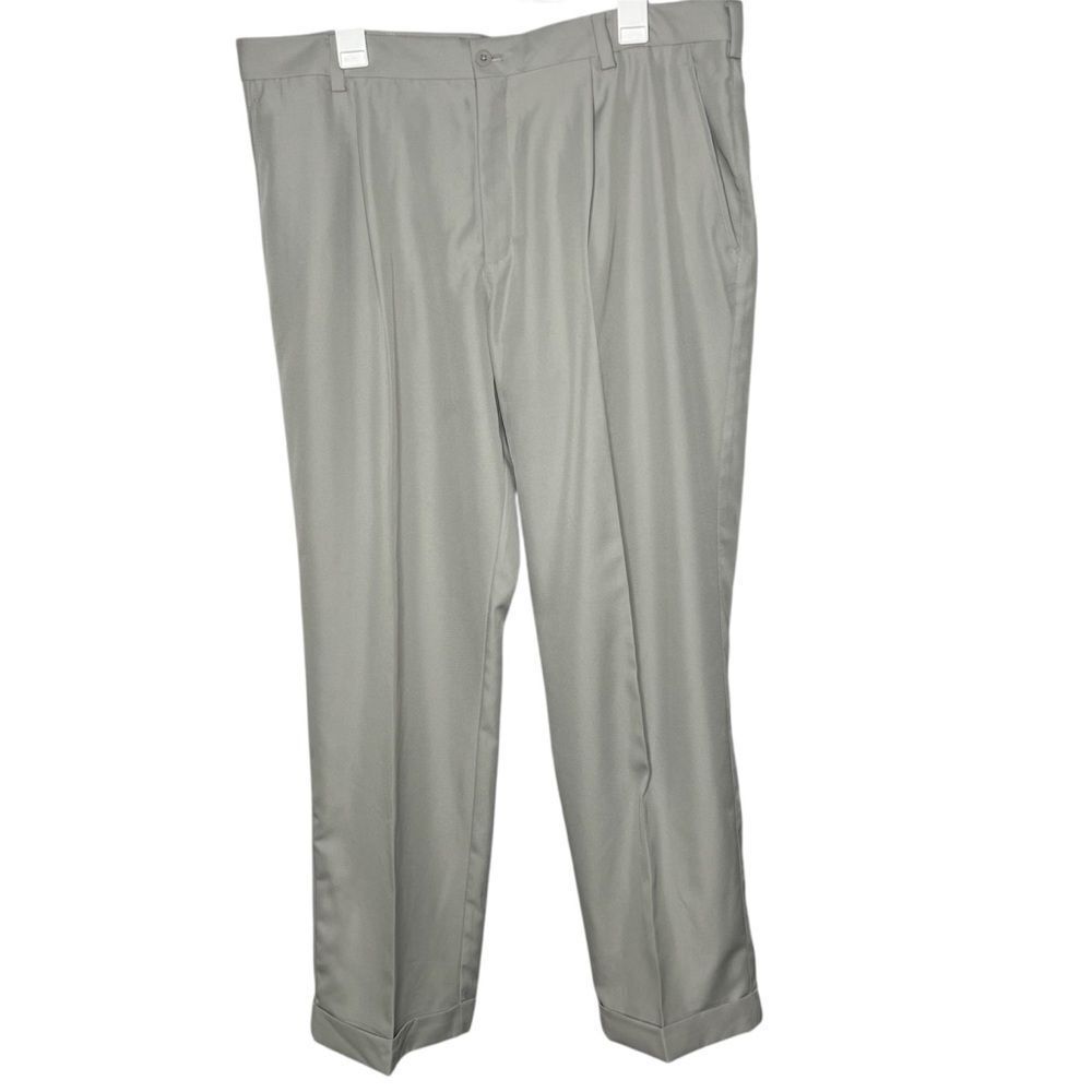 Nike FitDry Golf Lightweight Pleated Front
Very Gray Men’s Pant 38X32